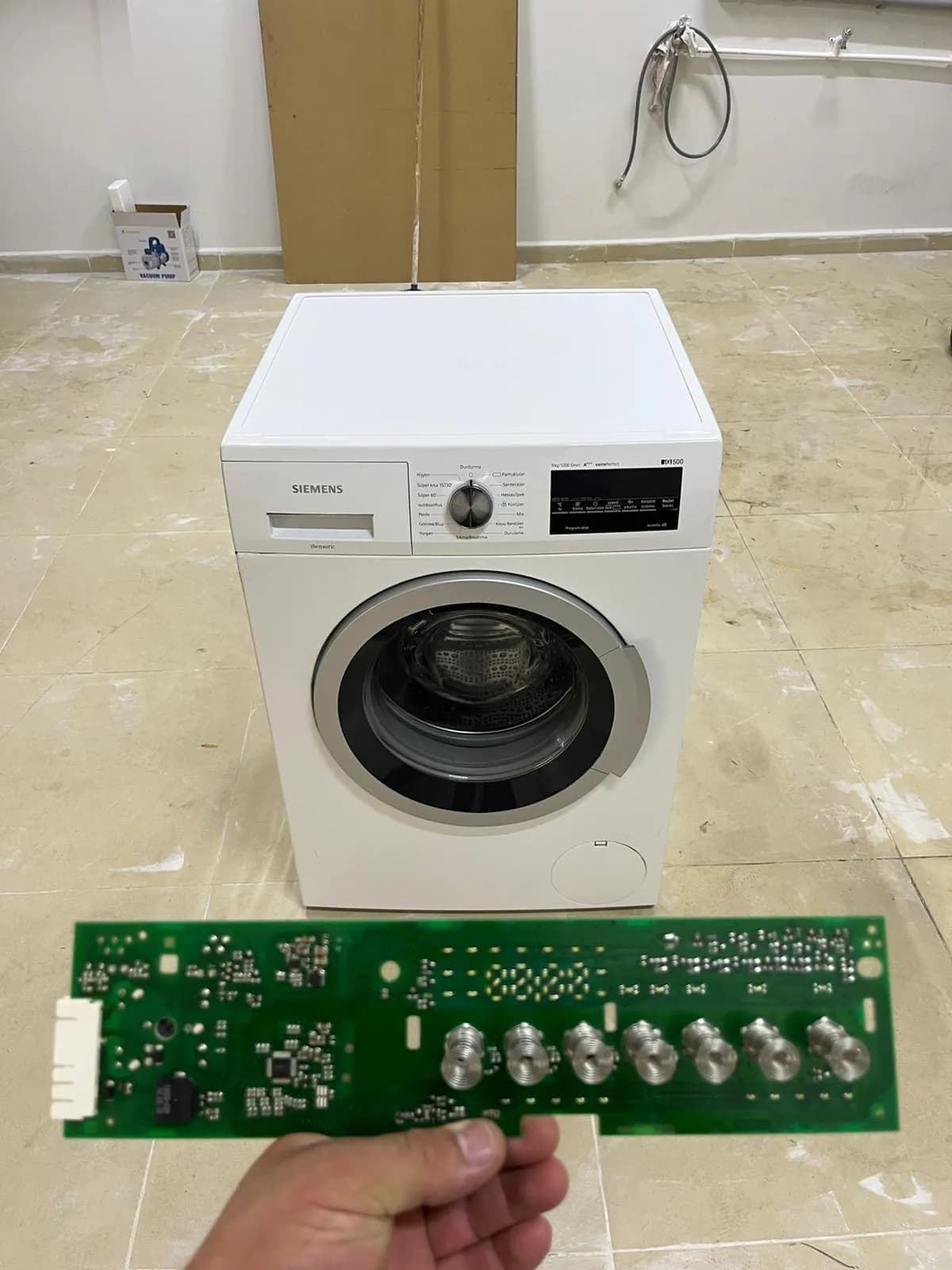 Çamaşır makinesi ve değiştirilen elektronik kart