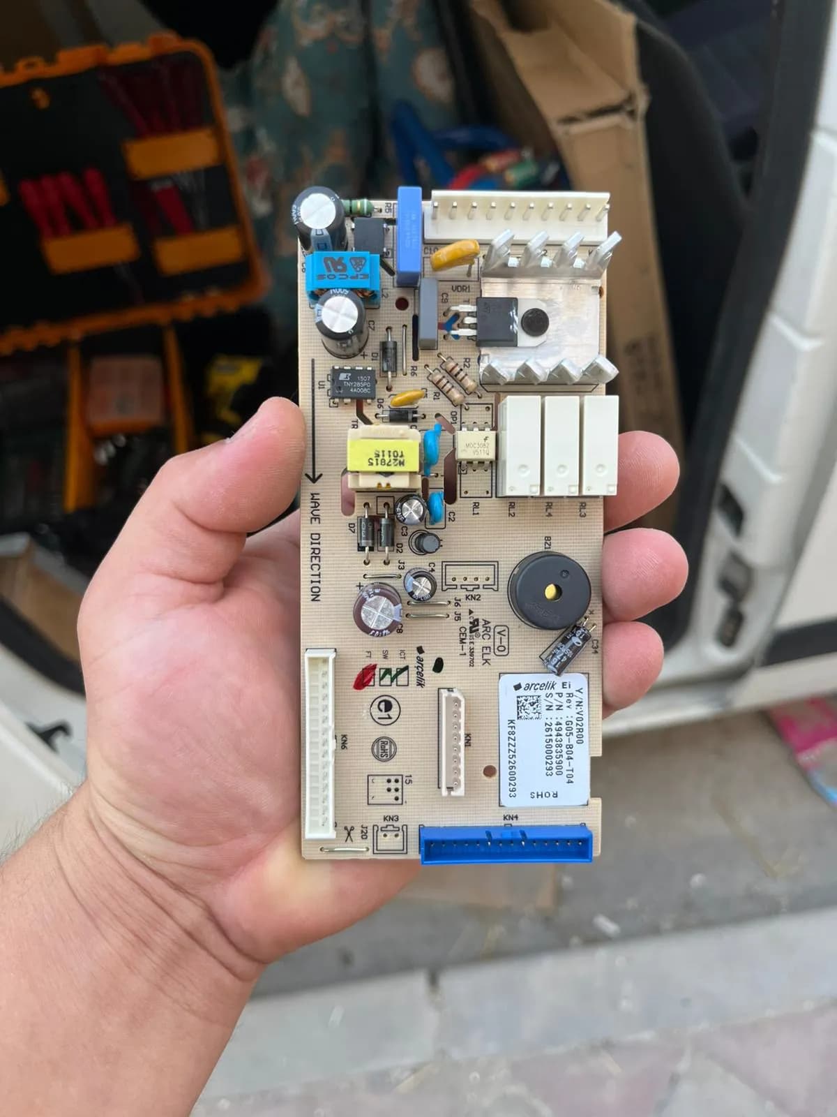 Tamir için sökülen çamaşır makinesi elektronik kartı