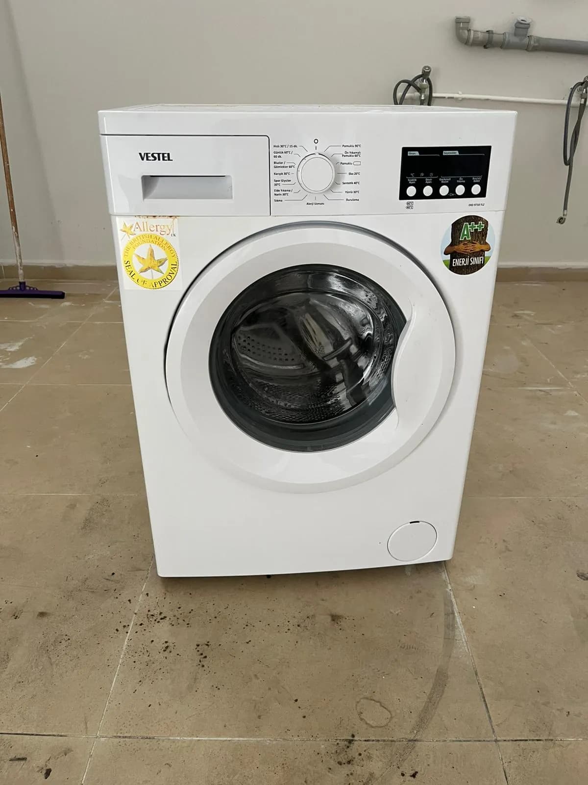 Tamiri tamamlanıp teste hazır çamaşır makinesi